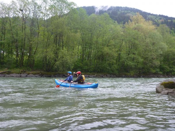 Tandem Kanadier beim Kehrwasser ausfahren - TWV Anpaddeln am Ziller 2020